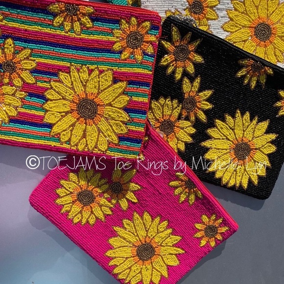 PURSE CROSSBODY Sunflower Beaded Bag, Beaded Hand Bag, Shoulder Bag 10”x 7.5” - Picture 4 of 5